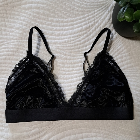 Elegant Miiyu Black Lace Bralette from Simons - Picture 13 of 13